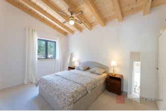018 2041 112 Trogir House with a pool and a beautiful garden for sale