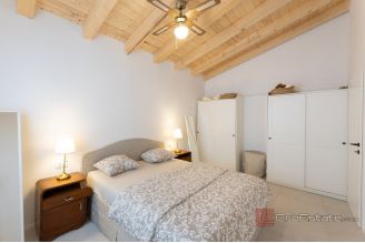 018 2041 112 Trogir House with a pool and a beautiful garden for sale