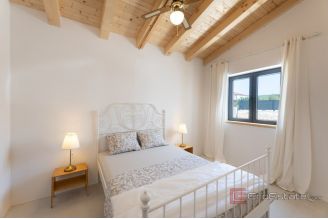 018 2041 112 Trogir House with a pool and a beautiful garden for sale