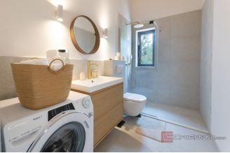 018 2041 112 Trogir House with a pool and a beautiful garden for sale
