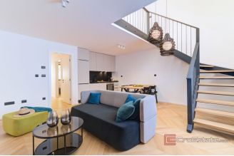 019 1024 32 Opatija Luxurious apartment near the sea for sale