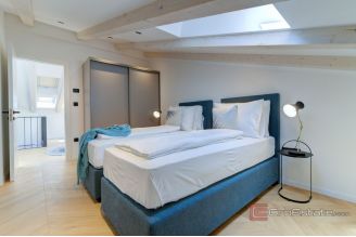 019 1024 32 Opatija Luxurious apartment near the sea for sale