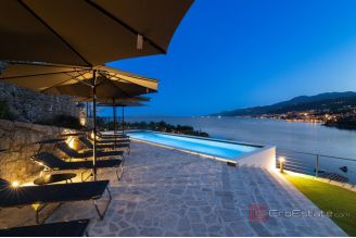 019 1024 32 Opatija Luxurious apartment near the sea for sale