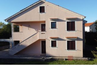 007 1026 09 Krk House with four apartments and an attic in a quiet location for sale