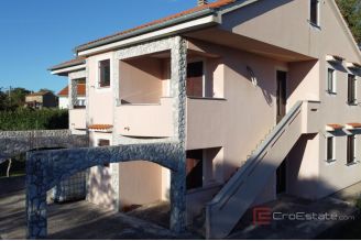 007 1026 09 Krk House with four apartments and an attic in a quiet location for sale