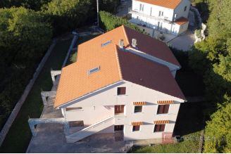 007 1026 09 Krk House with four apartments and an attic in a quiet location for sale