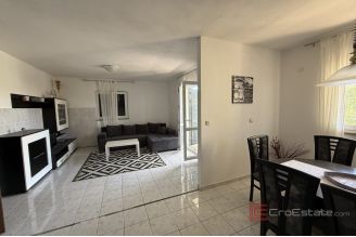 010 2043 178 Rogoznica Two bedroom apartment with garden and parking for sale