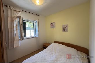 010 2043 178 Rogoznica Two bedroom apartment with garden and parking for sale