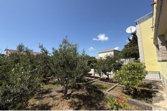 010 2043 178 Rogoznica Two bedroom apartment with garden and parking for sale