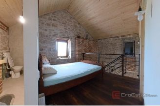 007 5394 30 Solta Semi detached stone house for sale