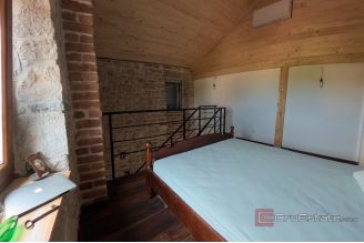 007 5394 30 Solta Semi detached stone house for sale