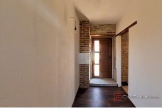 007 5394 30 Solta Semi detached stone house for sale