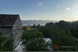 008 2052 67 Peljesac Semi detached stone house for renovation for sale