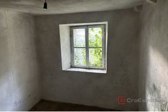 008 2052 67 Peljesac Semi detached stone house for renovation for sale