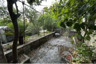 008 2052 67 Peljesac Semi detached stone house for renovation for sale