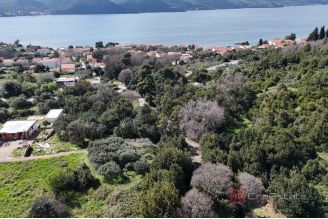 008 2052 67 Peljesac Semi detached stone house for renovation for sale