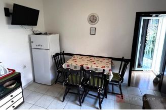 011 2048 46 Trogir Apartment house first row to the sea for sale
