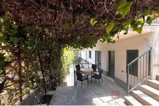 011 2048 46 Trogir Apartment house first row to the sea for sale