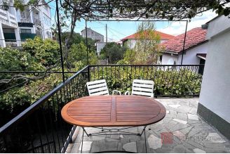 011 2048 46 Trogir Apartment house first row to the sea for sale