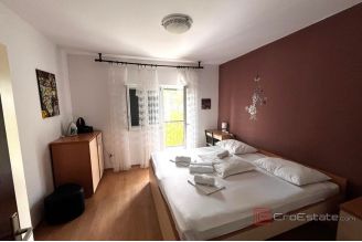 011 2048 46 Trogir Apartment house first row to the sea for sale