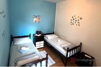 011 2048 46 Trogir Apartment house first row to the sea for sale