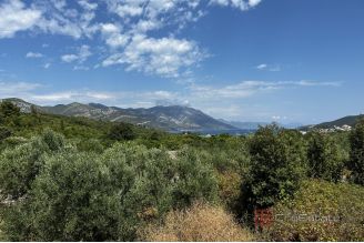 007 2052 70 Building plot with sea view for sale