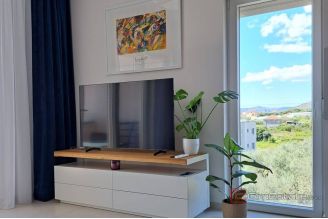 014 2035 245 Trogir Modern apartment wirth sea view and swimming pool for sale