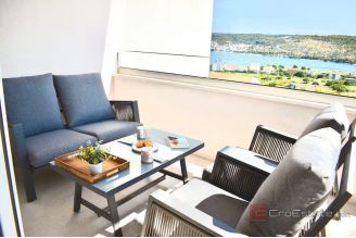 014 2035 245 Trogir Modern apartment wirth sea view and swimming pool for sale