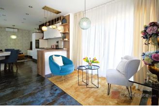 014 2051 22 Jelsa Stunning house with two residential units and a jacuzzi for sale