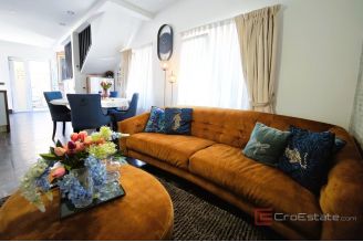 014 2051 22 Jelsa Stunning house with two residential units and a jacuzzi for sale