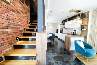 014 2051 22 Jelsa Stunning house with two residential units and a jacuzzi for sale