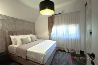 014 2051 22 Jelsa Stunning house with two residential units and a jacuzzi for sale