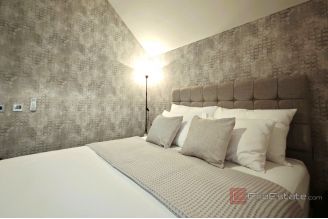 014 2051 22 Jelsa Stunning house with two residential units and a jacuzzi for sale