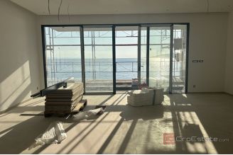 012 2035 246 Omis Luxury apartment in a new building in the first row to the sea for sale