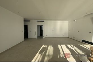012 2035 246 Omis Luxury apartment in a new building in the first row to the sea for sale