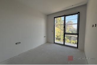 012 2035 246 Omis Luxury apartment in a new building in the first row to the sea for sale