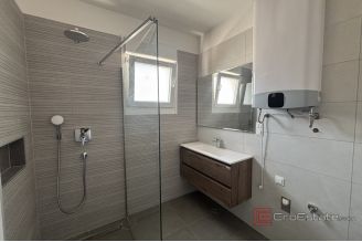 012 2035 247 Trogir Modern apartment with garden and sea view for sale