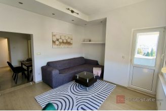 008 2049 53 Split Three bedroom apartment with a view of the city and sea for rent