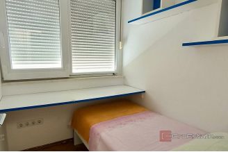 008 2049 53 Split Three bedroom apartment with a view of the city and sea for rent