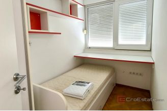 008 2049 53 Split Three bedroom apartment with a view of the city and sea for rent