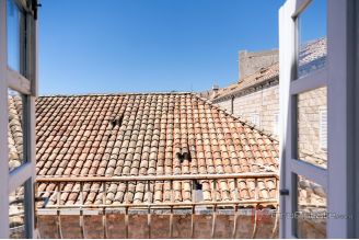 013 1027 06 dubrovnik established hostel in city center for sale