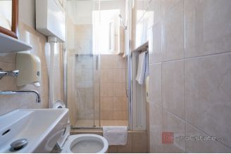 013 1027 06 dubrovnik established hostel in city center for sale