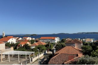 010 2052 69i Orebic Two bedroom apartment with garden for sale