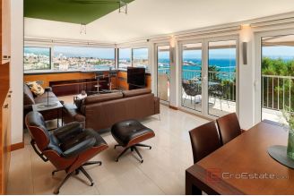 020 4959 30 split center penthouse with open sea view for rent
