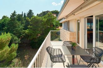 020 4959 30 split center penthouse with open sea view for rent