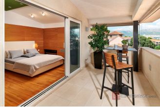 020 4959 30 split center penthouse with open sea view for rent