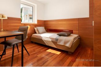 020 4959 30 split center penthouse with open sea view for rent