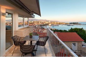 020 4959 30 split center penthouse with open sea view for rent