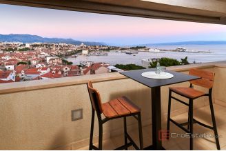 020 4959 30 split center penthouse with open sea view for rent
