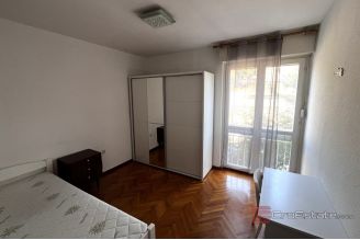 007 2048 48 Split Two bedroom apartment in an excellent location for rent